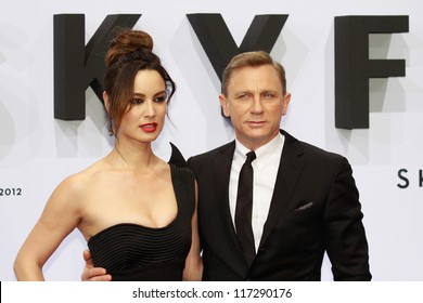 BERLIN, GERMANY - OCTOBER 30: Berenice Marlohe and Daniel Craig attend the Germany premiere of James Bond 007 movie "Skyfall" at the Theater am Potsdamer Platz on October 30, 2012 in Berlin, Germany