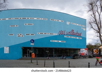 Berlin Kreuzberg, 2022: The Bad Am Spreewaldplatz Is An Indoor Pool, Which Also Offers A Wave Pool. There Is Also A Children's Pool, A Water Slide, A Diving Board And A Sauna.