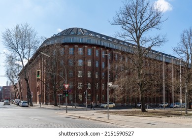 Berlin Kreuzberg 2022: The building of the Reich Debt Administration is a listed building and was erected in 1924 as the first large public authority building of the Weimar Republic. 