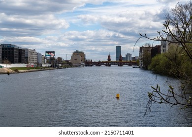 Berlin Kreuzberg, 2022: View over the Spree to the famous Oberbaumbrücke. In the background the Treptowers, on the left side the East Side Gallery.