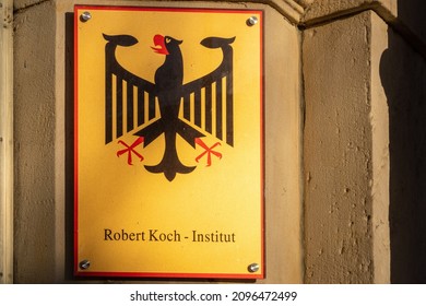 Berlin Mitte, 2021: Entrance And Signage Of The Robert Koch Institute (RKI), A German Federal Government Agency And Research Institute Responsible For Disease Control And Prevention.