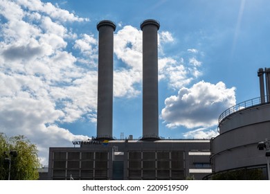 Berlin Mitte 2022: The Mitte Combined Heat And Power Plant Is Considered An Example Of Modern Industrial Architecture. It Supplies Many Households With District Heating.