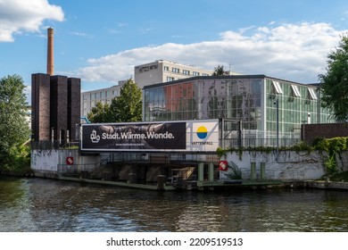 Berlin Mitte 2022: The Mitte Combined Heat And Power Plant Is Considered An Example Of Modern Industrial Architecture. It Supplies Many Households With District Heating.