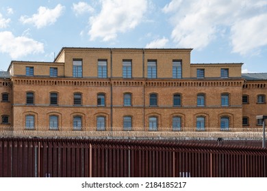 Berlin Mitte 2022: Moabit Prison, As A Closed Prison In Berlin, Is Responsible For The Execution Of Pre-trial Detention And Extradition Detention For Male Adults From The Age Of 21.