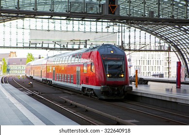 Berlin Train Main Station (Hauptbahnhof)