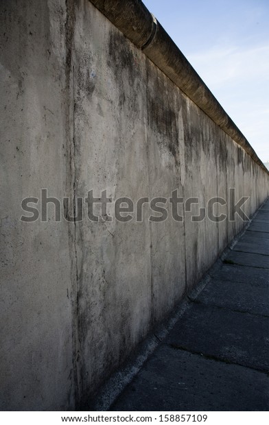 Berlin wall \

