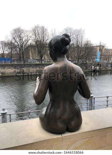 Naked girls in Berlin