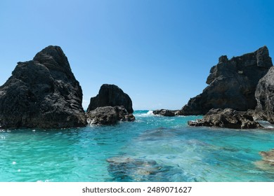 Bermuda beach. Turquoise waters. Cliffs. - Powered by Shutterstock