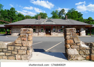 BERNARDSVILLE, NJ -30 MAY 2020- View Of The New Jersey NJ Transit Train Station In Bernardsville, New Jersey.