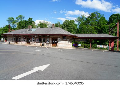 BERNARDSVILLE, NJ -30 MAY 2020- View Of The New Jersey NJ Transit Train Station In Bernardsville, New Jersey.