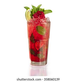 berry cocktail with ice and lime