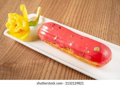 berry eclair on the plate
