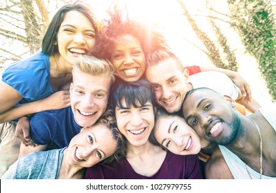 Best Friends Taking Selfie At Picnic With Back Lighting - Happy Youth Friendship Concept Against Racism With Young People Having Fun Together - Vintage Desaturated Filter With Sunshine Halo Flare