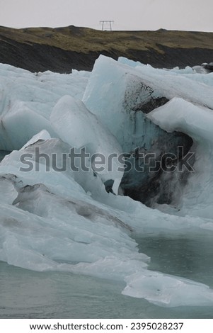 Island | Vögel auf einem Eisberg in einer Gletscherlagune