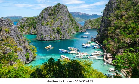 Best View Crowded Pier Coron Island Stock Photo (Edit Now) 1676012473 ...