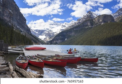 Best way to enjoy the lake Louise is by canoeing. 