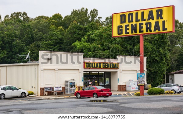 BETHLEHEM, NC,\
USA-JUNE 5, 2019: A local Dollar General store and street sign, in\
the community of Bethlehem,\
NC.