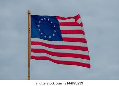 Betsy Ross 13 Thirteen Star Flag Revolutionary War, United States Of American Flying The Breeze