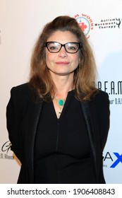 BEVERLY HILLS - NOV 11: Laura San Giacomo at AMT's 2017 D.R.E.A.M. Gala benefiting Autism Works Now at Montage Beverly Hills on November 11, 2017 in Beverly Hills, California