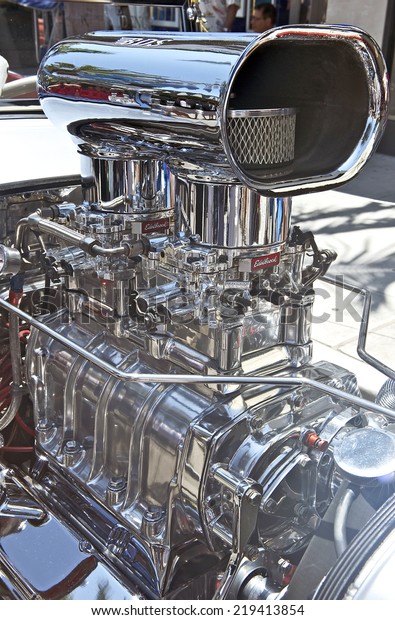 BEVERLY HILLS/CALIFORNIA -\
JUNE 16, 2013: Hot rod engine with dual carburetors on display at\
the Concours D\'Elegance June 16, 2013 Beverly Hills, California\
USA