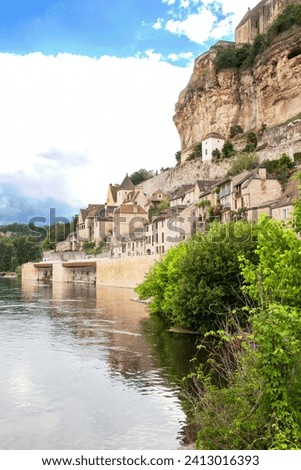 Beynac-et-Cazenac. The village and the river