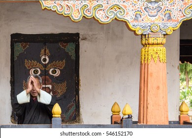 Bhutan - Bhutanese People Made Merit At The Temple.