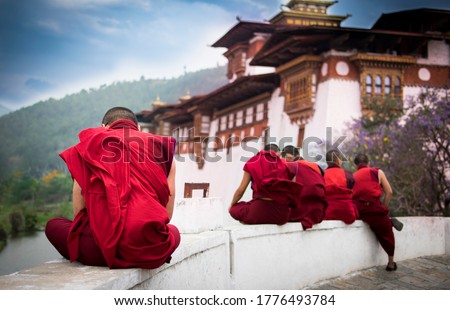 Bhutan Punakha Dzong, Buddhist Monk in Bhutan, Monastery in Bhutan