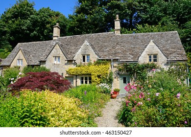 Row Cottages Bibury Gloucestershire England Stock Photo 466128350 ...