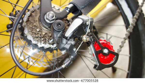Bicycle gear sprocket\
adjustable.