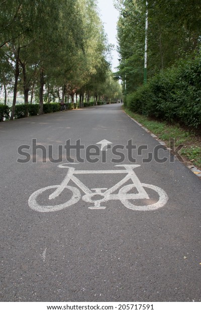 Bicycle\
Lane