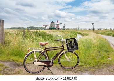 Bicycle parked in Zaanse Schans