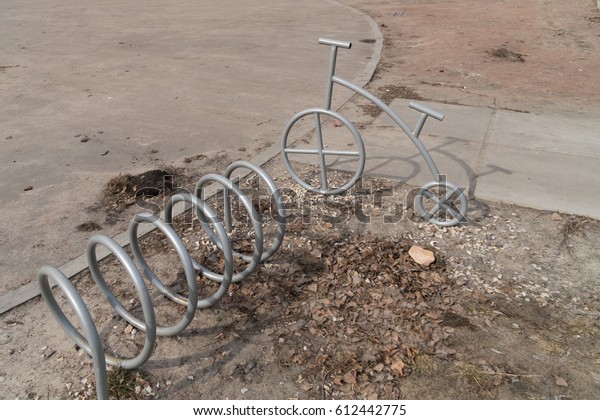 bicycle parking\
system empty and\
unattended