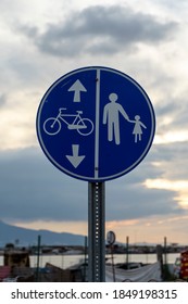 322 Shared cycle and pedestrian route sign Images, Stock Photos ...