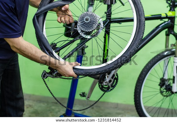 mountain bike mechanic