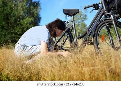 Bicycle Repair. The Woman Is Putting The Chain On The Bicycle.