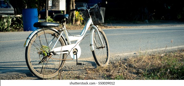 Bicycle at roadside 