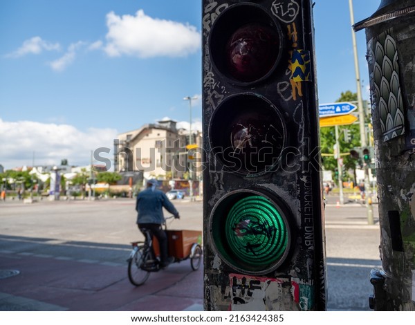 Bicycle traffic\
light. Traffic light close\
up.