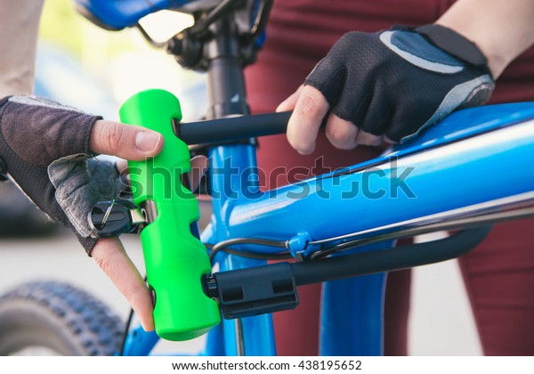 Bicycle U-\
lock