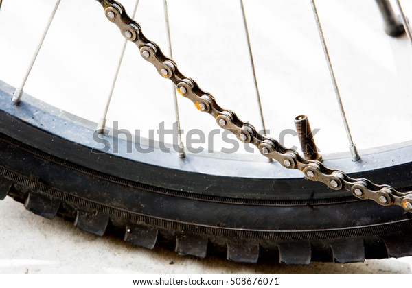 loose bicycle chain