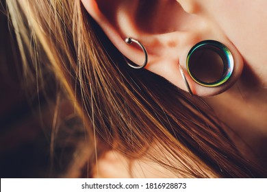 The big aperture in an ear at the teenager.