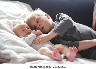 115,597 Baby Brother Images, Stock Photos & Vectors | Shutterstock