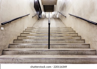 In An Big Building Is There An Long Staircase