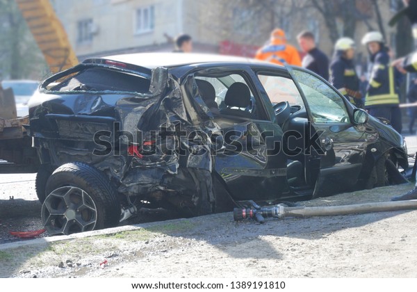 big cars accident on the road in the city,\
police, doctors and firemen at\
work	
