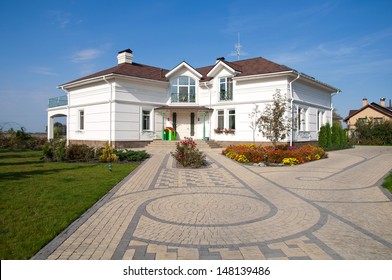 37,903 Big garden house Images, Stock Photos & Vectors | Shutterstock