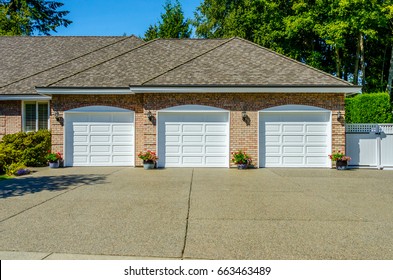 Modern Garage Doors Stock Photos Images Photography Shutterstock