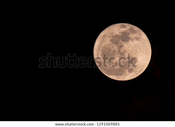 Big and detailed Full\
moon in dark sky