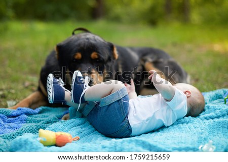 Similar – Eine weiße Frau mit einem schwarzen Baby.