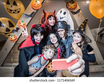 Big Family Makes Selfie In Halloween Costumes