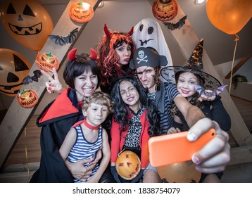 Big Family Makes Selfie In Halloween Costumes