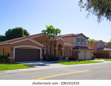 Big Florida House With Garage Door. Front Yard View.